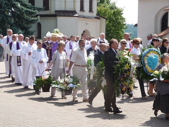 Tłumy mieszkańców pożegnały w poniedziałek  doktora Andrzeja Bernatowicza.