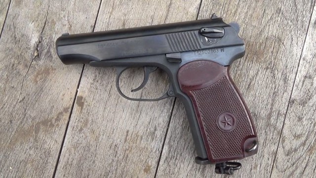 Obywatel Białorusi przewoził nielegalnie pistolet Bajkał MP-654K Makarov wz. 71, kaliber 4,5mm.