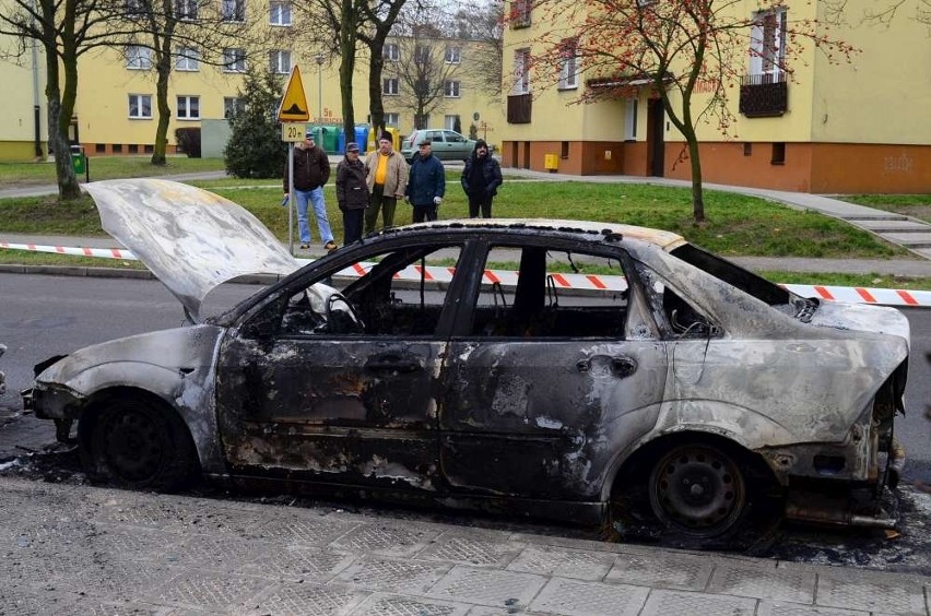 Poznań: Na Sarmackiej spłonęły trzy samochody