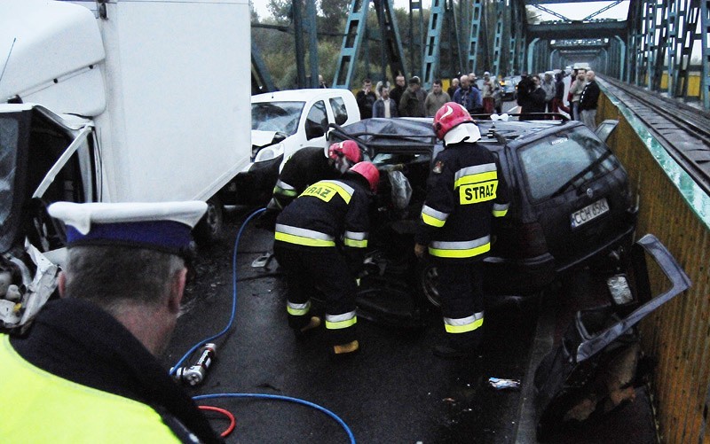 Wypadek samochodowy na moście Fordońskim.