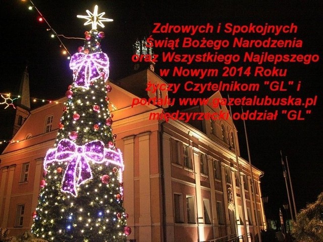 Iluminacja międzyrzeckiego rynku przenosi nas w magiczny czas Bożego Narodzenia.