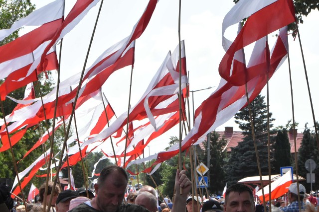 Liderzy Zjednoczonej Prawicy - z prezesem PiS Jarosławem Kaczyńskim na czele - spotkali się w sobotę z wyborcami na wiecu w Bogatyni