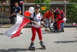 Kraków. Patriotyczny przejazd na rolkach i hulajnogach [ZDJĘCIA]