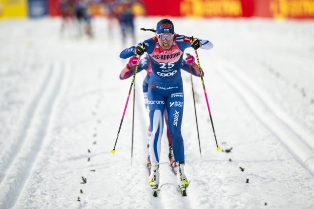 Finka Kerttu Niskanen i Norweg Harald Oestberg Amundsen triumfatorami piątego etapu Tour de Ski