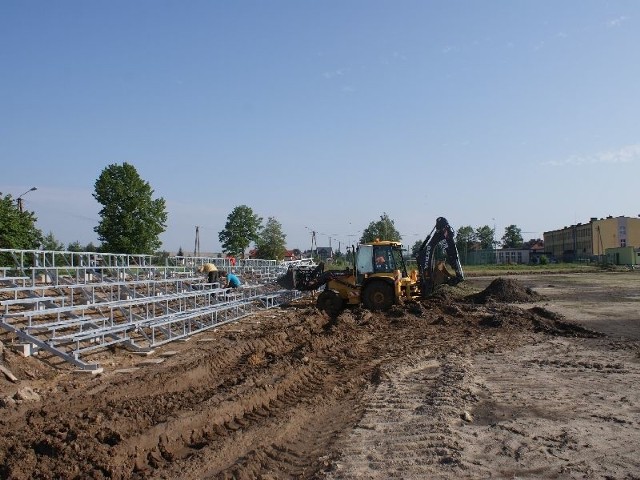 Praca wre przy budowie stadionu sportowego w Rudkach