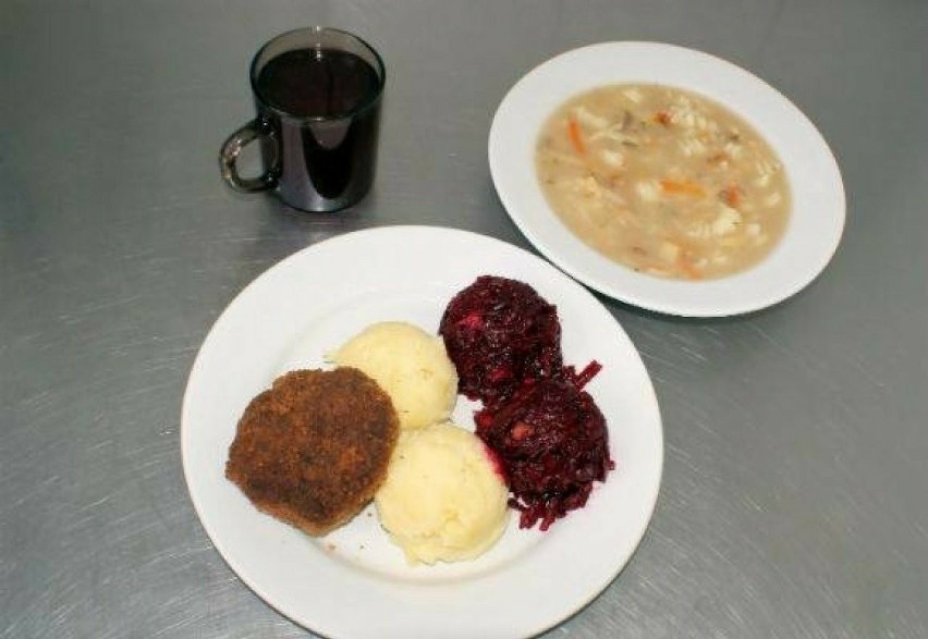 Oto posiłki w polskich więzieniach ZDJĘCIA. Mamy fotografie talerzy osadzonych. Oto jak jedzą więźniowie