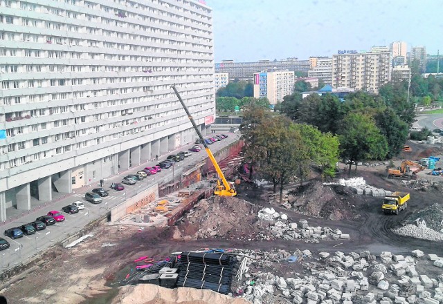 Budowa nowej drogi - ul. Śródmiejskiej najbardziej zaawansowana jest na fragmencie od strony ulicy Chorzowskiej.