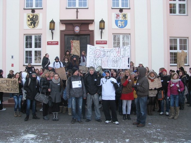 Na zdjęciu: protest w sprawie likwidacji lęborskiego ekonomika