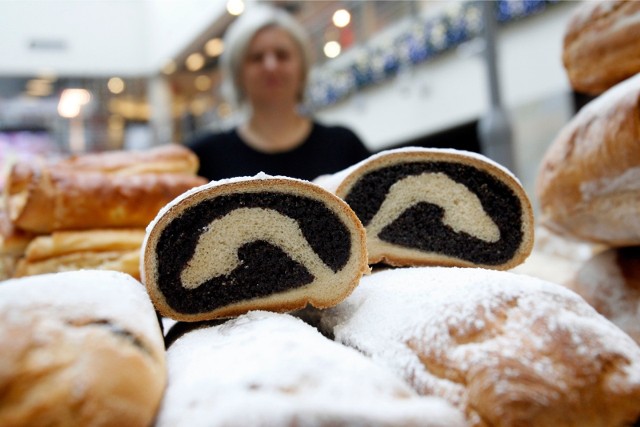 Makowiec to jedno z ciast kojarzących się z polskim świętowaniem Bożego Narodzenia