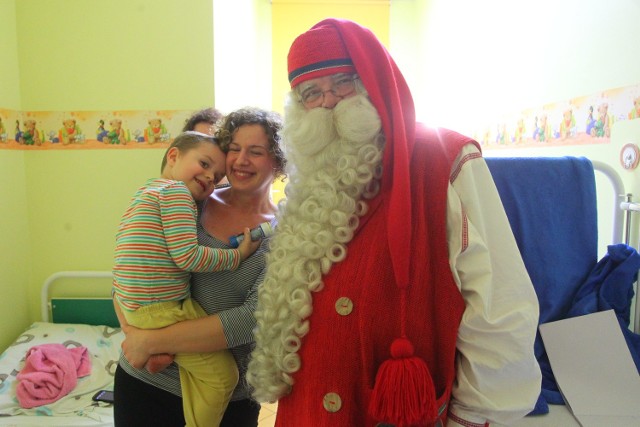 Mikołaj odwiedził chore dzieci
