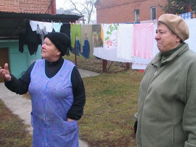 Dwie panie Zofie, mieszkanki Sokolnik, dyskutują o najbardziej skutecznych sposobach walki z gryzoniami.