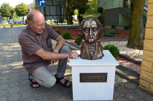 Rzeźba Jana Śniadeckiego wykonana przez pana Zbigniewa Dolskiego kosztowała 6 tysięcy złotych - poinformował Dawid Kolasa.
