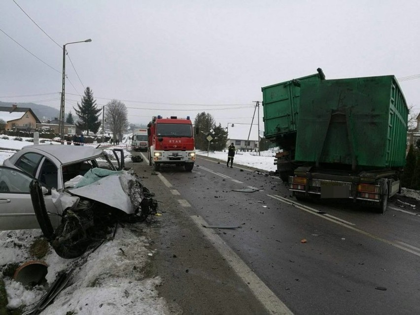 Uwaga! Po wypadku zablokowana jest droga w Bliznem w powiecie brzozowskim
