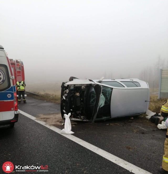 Do wypadku samochodu osobowego doszło 4 stycznia na autostradzie A4 w powiecie wielickim. Obrażenia odniosła jedna osoba