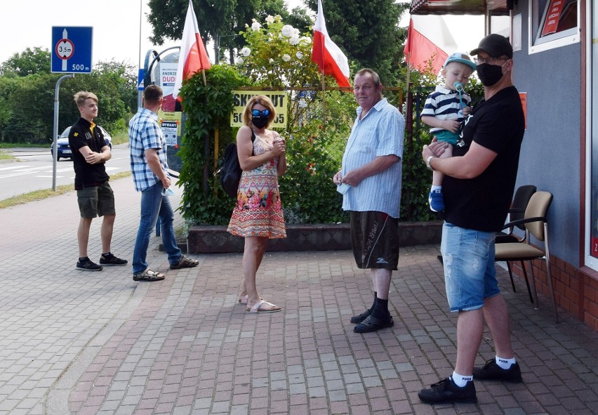 Trwa głosowanie w wyborach prezydenckich. Obowiązkowe są...