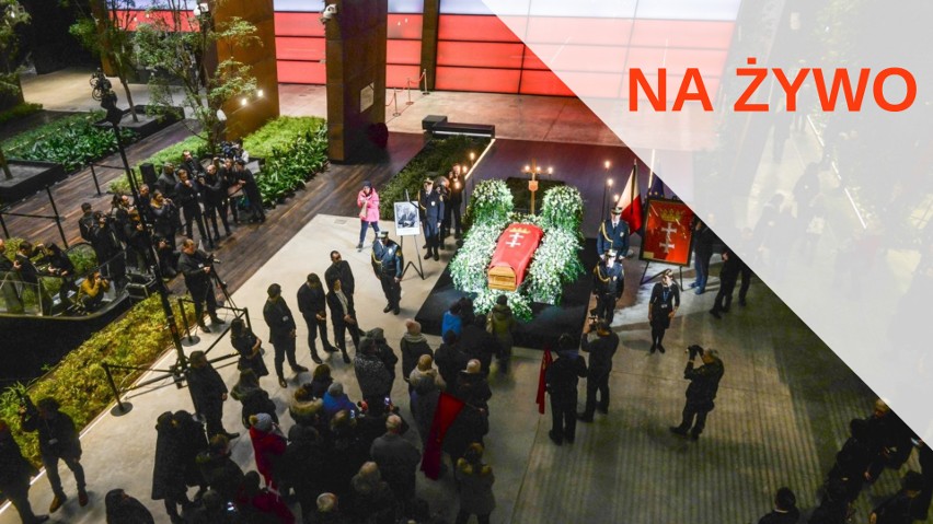 Pogrzeb prezydenta Gdańska, Pawła Adamowicza - mieszkańcy żegnają prezydenta w Europejskim Centrum Solidarności 
