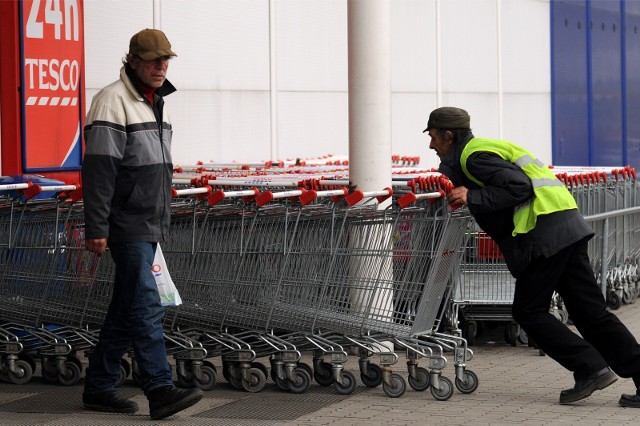 ZAKAZ HANDLU W NIEDZIELĘ 2018. OTWARTE SKLEPY [22.04. ŻABKA, BIEDRONKA, LIDL, TESCO, AUCHAN, NETTO]