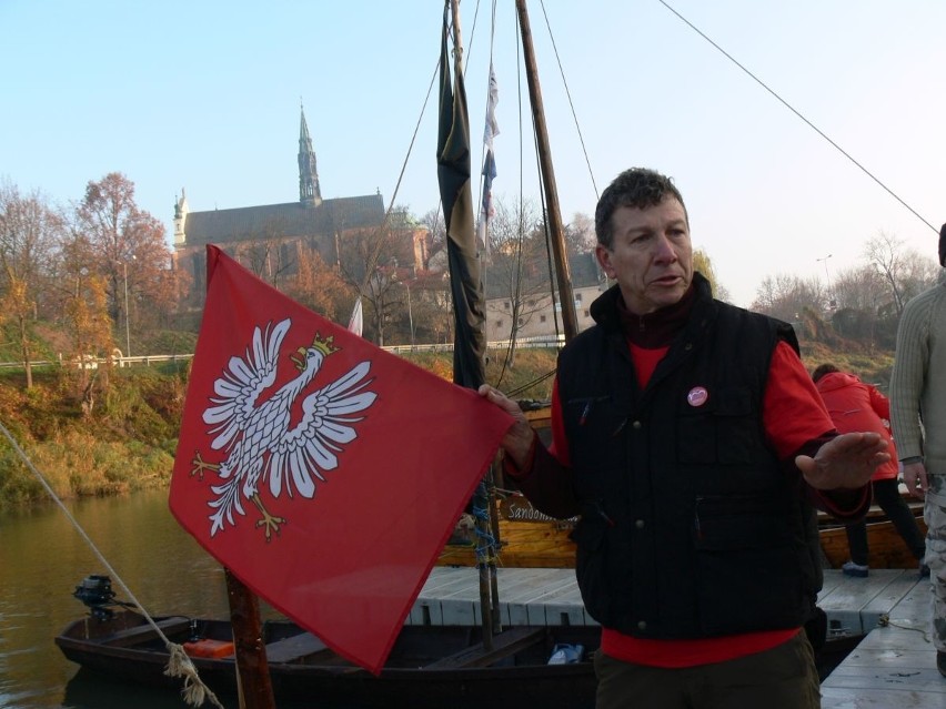 Wiślacy w Sandomierzu na łodziach uczcili Narodowe Święto Niepodległości [ZDJĘCIA] 