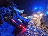 Nocny wypadek w gminie Krzeszowice. Dachował samochód osobowy