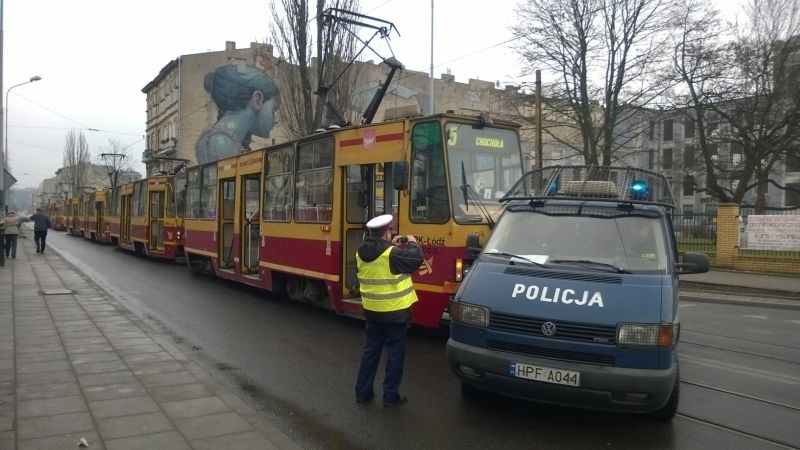 Wypadek na ul. Pomorskiej. Radiowóz zderzył się z tramwajem [zdjęcia]