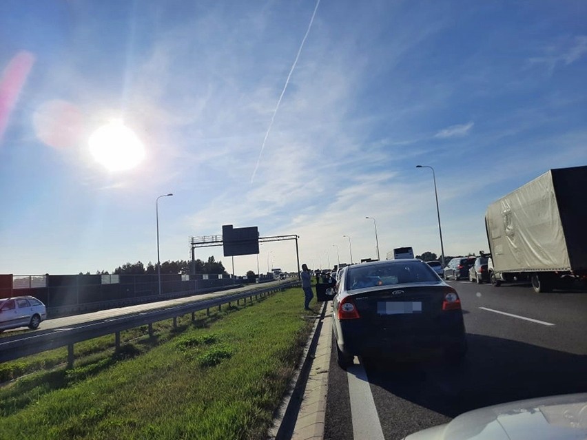 Jastków: Dramatyczny wypadek na drodze S12. Zablokowana trasa z Lublina do Warszawy. Utworzył się kilkukilometrowy korek