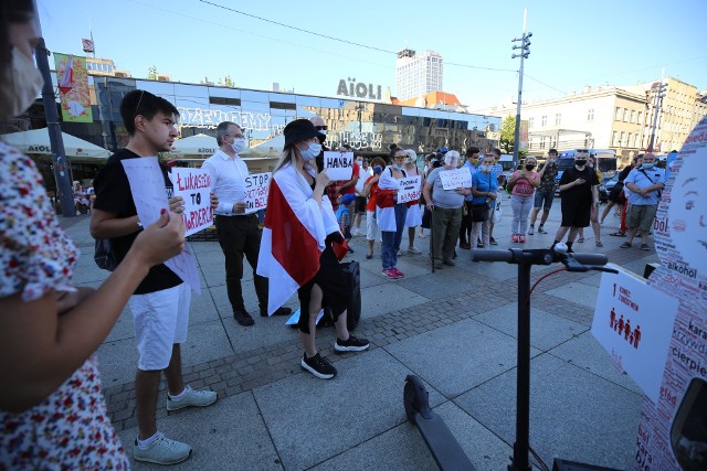 Katowice i Śląsk są z Białorusinami. Demonstracja pod Skarbkiem.Zobacz kolejne zdjęcia. Przesuwaj zdjęcia w prawo - naciśnij strzałkę lub przycisk NASTĘPNE