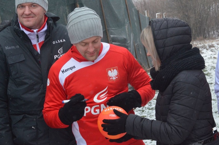 Bitwa piłkarzy ręcznych w Masłowie. Grali w paintball