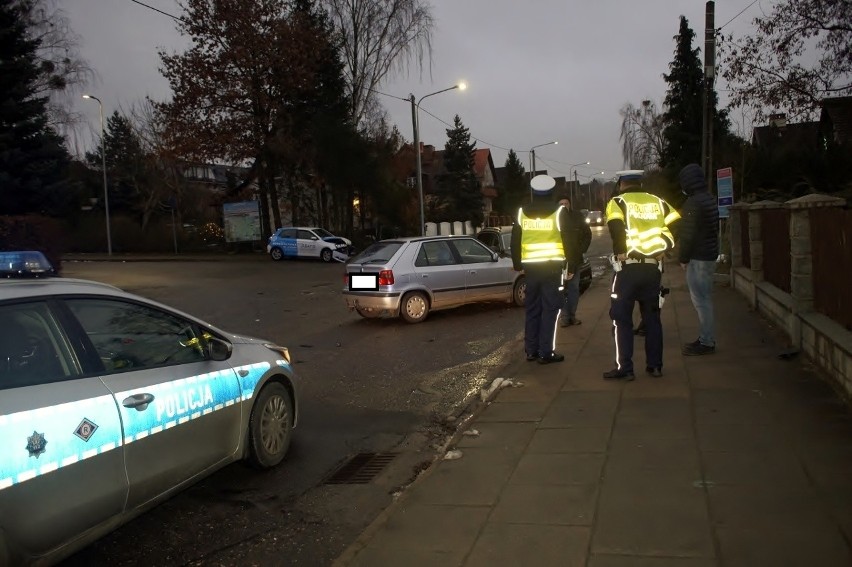 Groźna kolizja trzech aut w Słupsku przy ul. Gdyńskiej....