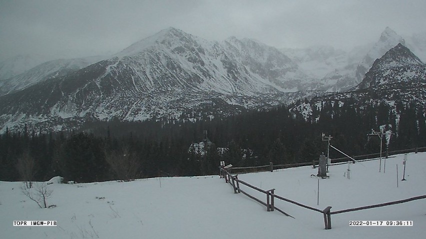 Tatry. Fatalne warunki w górach. Wieje silny wiatr. Nie działa kolejka linowa na Kasprowy Wierch 