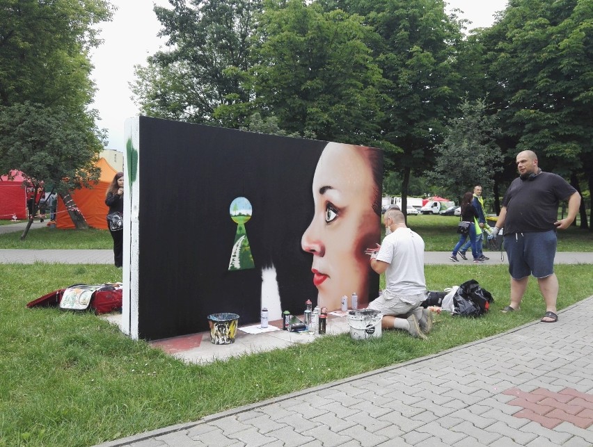 Przechadzając się parkiem na Dolnej Syberce w Będzinie, nie...