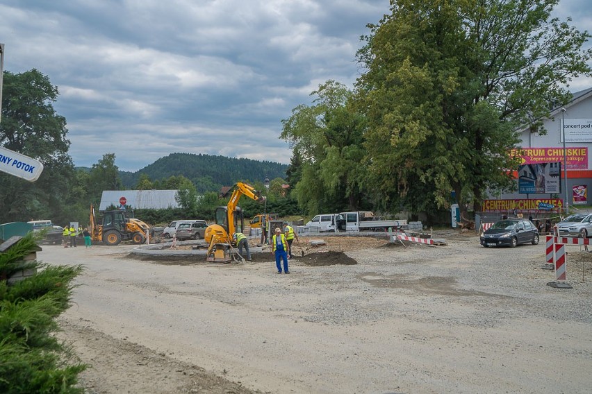 Krynica-Zdrój. Są opóźnienia przy budowie rond, ale kuracjuszom to nie przeszkadza 