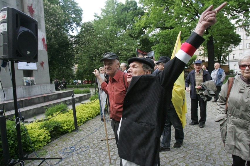 Wiec w Katowicach na placu Wolności: "Stop agresji Sowietów" [ZDJĘCIA]