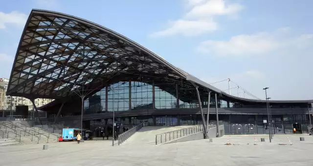 Nowy dworzec Łódź Fabryczna funkcjonuje od dziewięciu miesięcy, ale jego budowa nie została jeszcze w pełni rozliczona