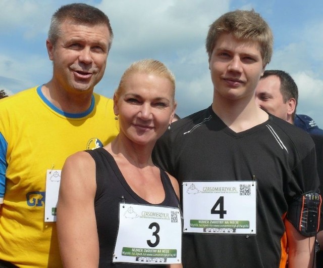 Rodzina Wentów w czasie urlopu odwiedzi bliskich w Gdańsku - na zdjęciu Iwona, Bogdan i ich syn Tomek. 