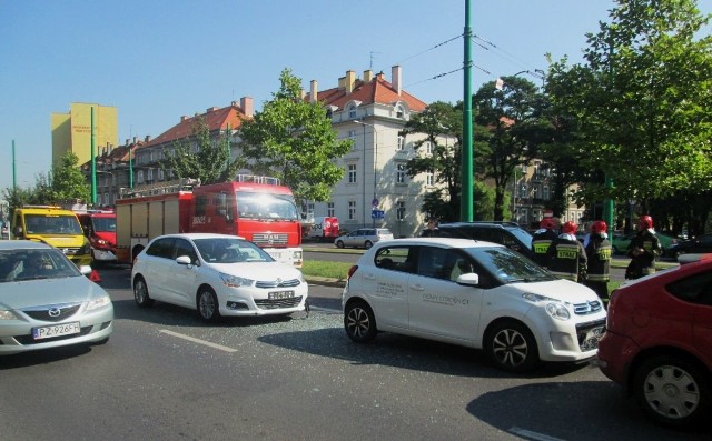 Przybyszewskiego: Zderzenie trzech aut osobowych