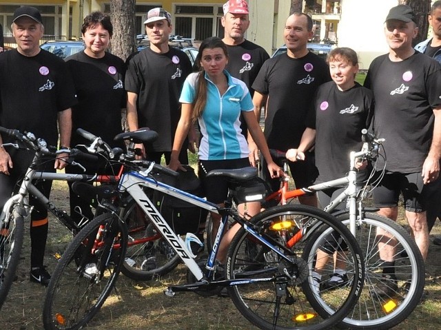 Rowerowe szlaki turystyczne cieszą się ogromną popularnością. Na zdjęciu klan Orlińskich z Kielc - bywalcy wielu rowerowych rajdów długodystansowych