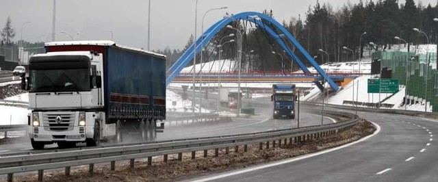 Na drodze do Katrynki powstały trzy bezkolizyjne, dwupoziomowe skrzyżowania