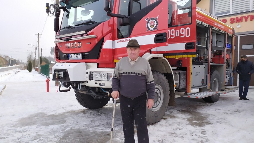Strażacy ze Smykowa, w gminie Daleszyce otrzymali wymarzony wóz bojowy! Efektowny wjazd maszyny do nowej remizy [ZDJĘCIA] 