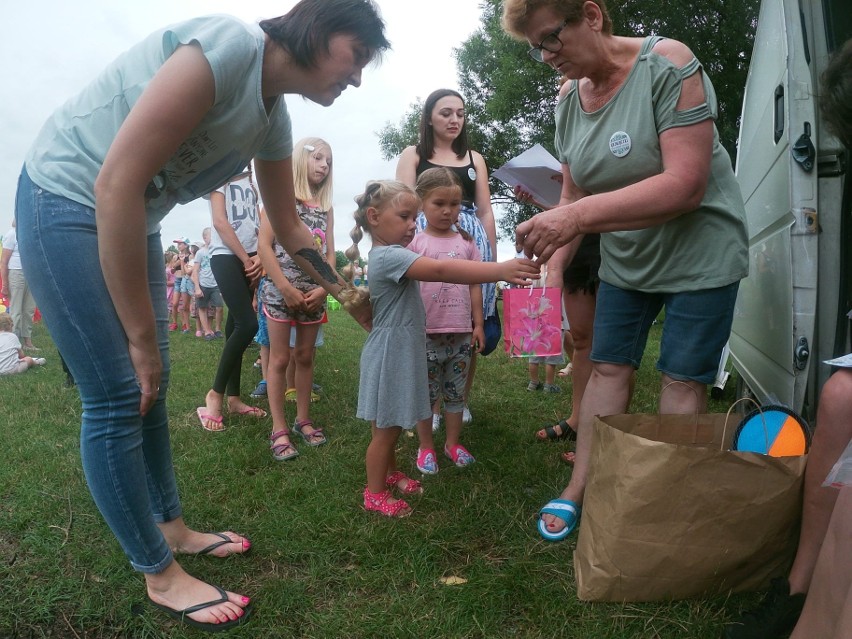 Piknik integracyjny w Grzmiącej kolo Wyśmierzyc. Mieszkańców zaprosiły panie z Koła Gospodyń Wiejskich