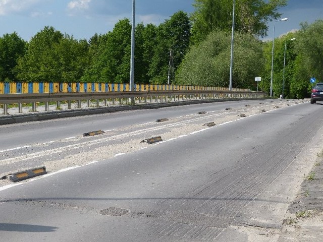 Most na ulicy Mickiewicza w Ostrowcu nie był remontowany od lat, mimo że jest bardzo mocno obciążony ruchem.