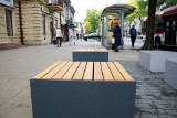 Przybywa ławek w centrum Lublina. Przechodniu, usiądź i odpocznij sobie