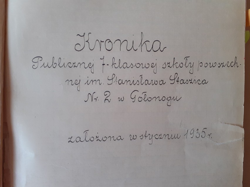 Przedwojenne kroniki szkolne. Zobacz, co znaleźliśmy w kronikach dawnej Szkoły Podstawowej nr 2 w Gołonogu. Ależ tam są historie!