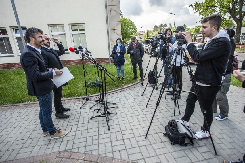 Konferencja przed koszalińskim szpitalem