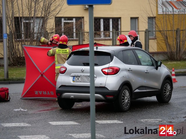 62-latka siedząca za kierownicą renault śmiertelnie potrąciła w Kędzierzynie-Koźlu rowerzystę na oznakowanym przejeździe.