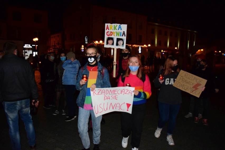 Protestujący przemaszerowali ulicami Inowrocławia....