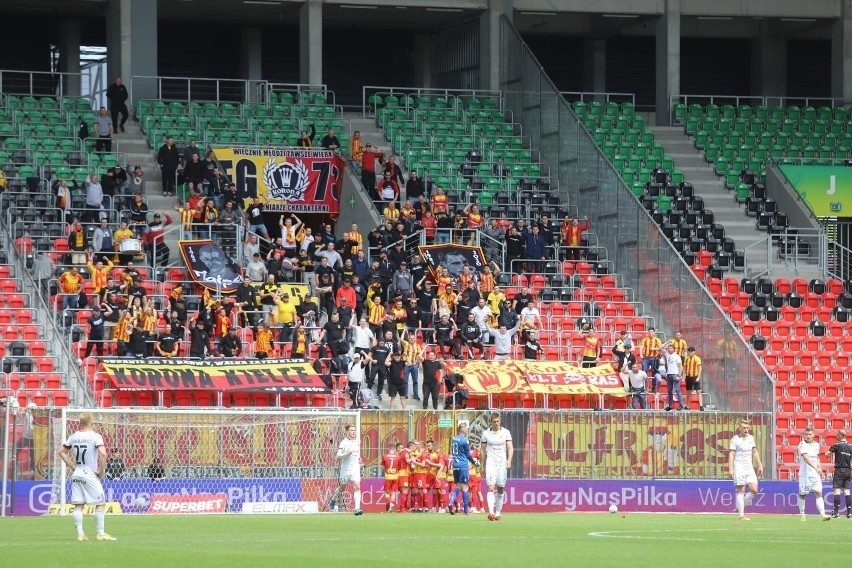 Kibice Korony Kielce wspierali swój zespół w wyjazdowym meczu z GKS Tychy w Fortuna 1 lidze. Zobaczcie zdjęcia