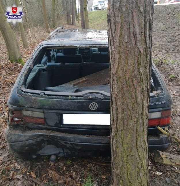 Radzyń Podlaski: Uderzyła w drzewo, żeby uniknąć zderzenia z pojazdem na DK-19