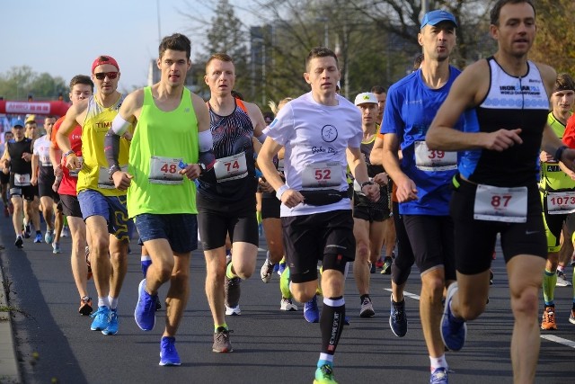 W niedzielę odbył się 37 Maraton Toruński, a także półmaraton i biegi dla dzieci na Stadionie Miejskim. Braliście udział? Poszukajcie się na zdjęciach!