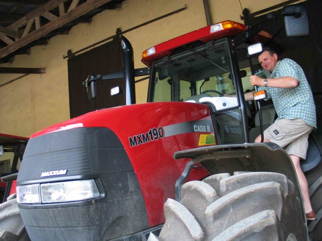 Klaudiusz Matejka był jednym z pierwszych rolników w Polsce, którzy stali się posiadaczami &#8222;kosmicznego&#8221; brytyjskiego traktora Case.