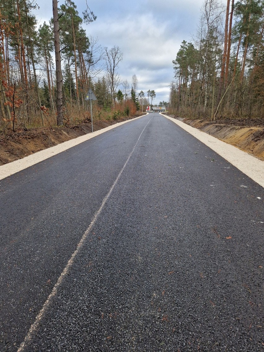 Otwarto przebudowaną drogę powiatową w Woli Wiśniowej. To ważny skrót do drogi wojewódzkiej
